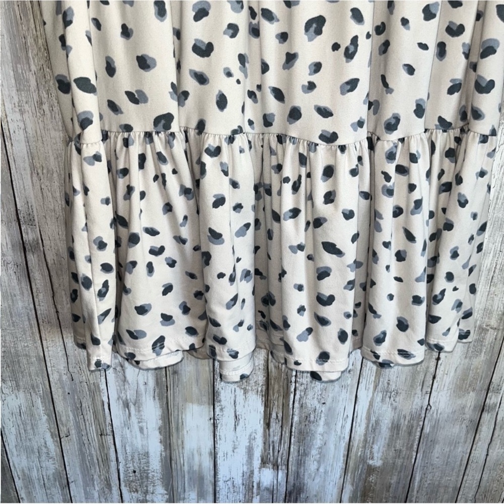 Entro White Blue Leopard Tiered Sleeveless Tank Women’s - Picture 3 of 4